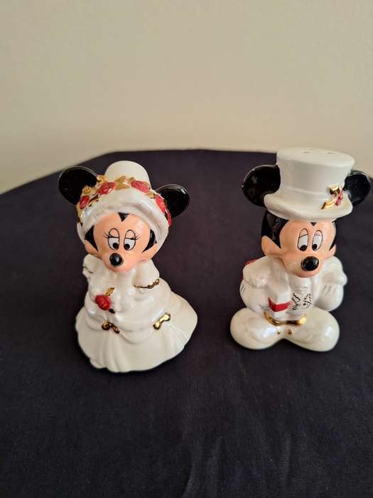 MICKEY MOUSE SALT AND PEPPER POT DISNEY